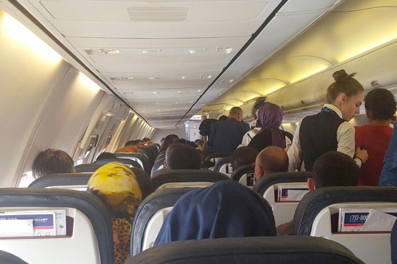 Yolcusunun rahatsızlandığı uçakta panik yaşandı